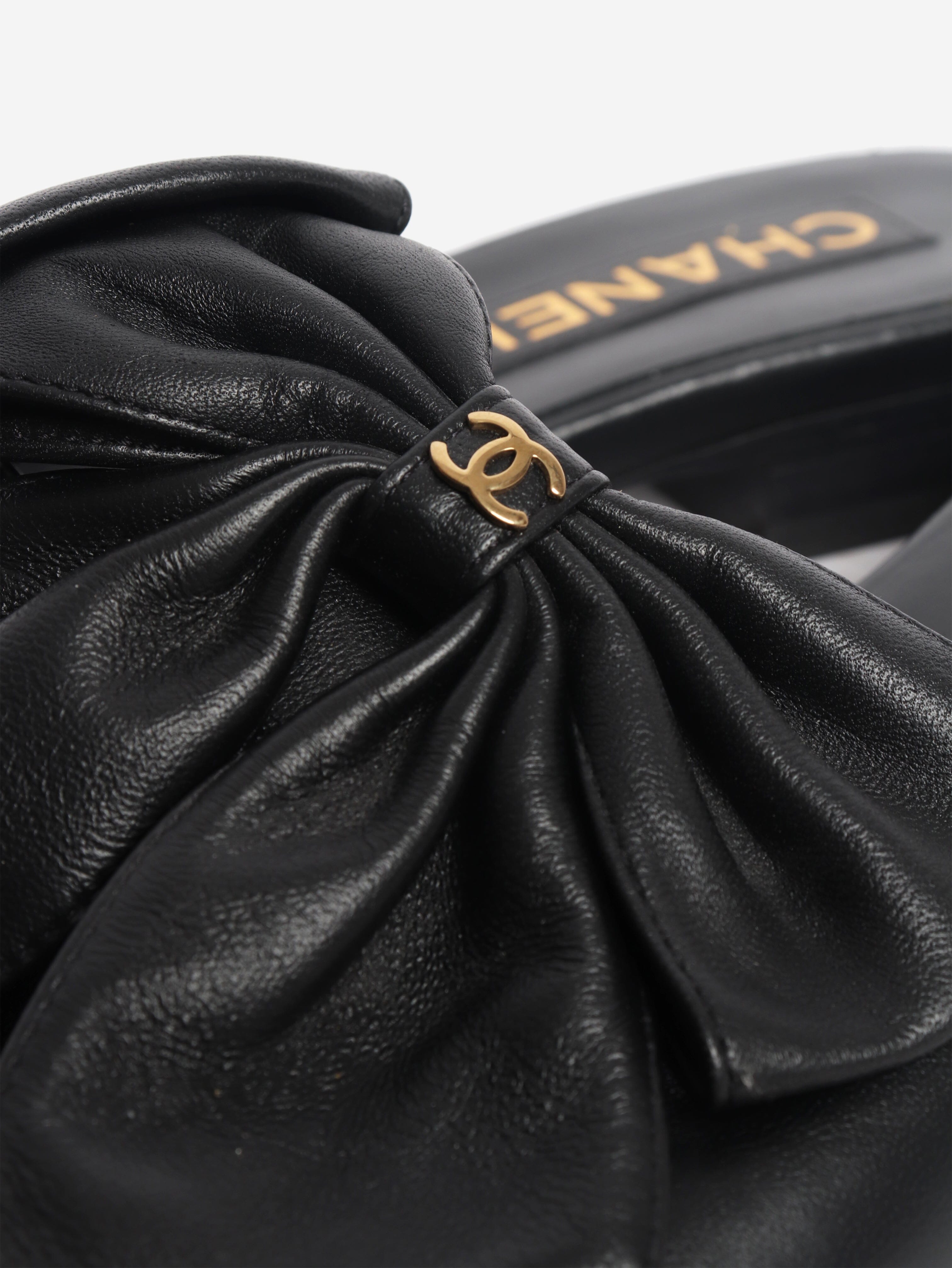 Black leather bow sandals - size EU 38 Flat Sandals Chanel 
