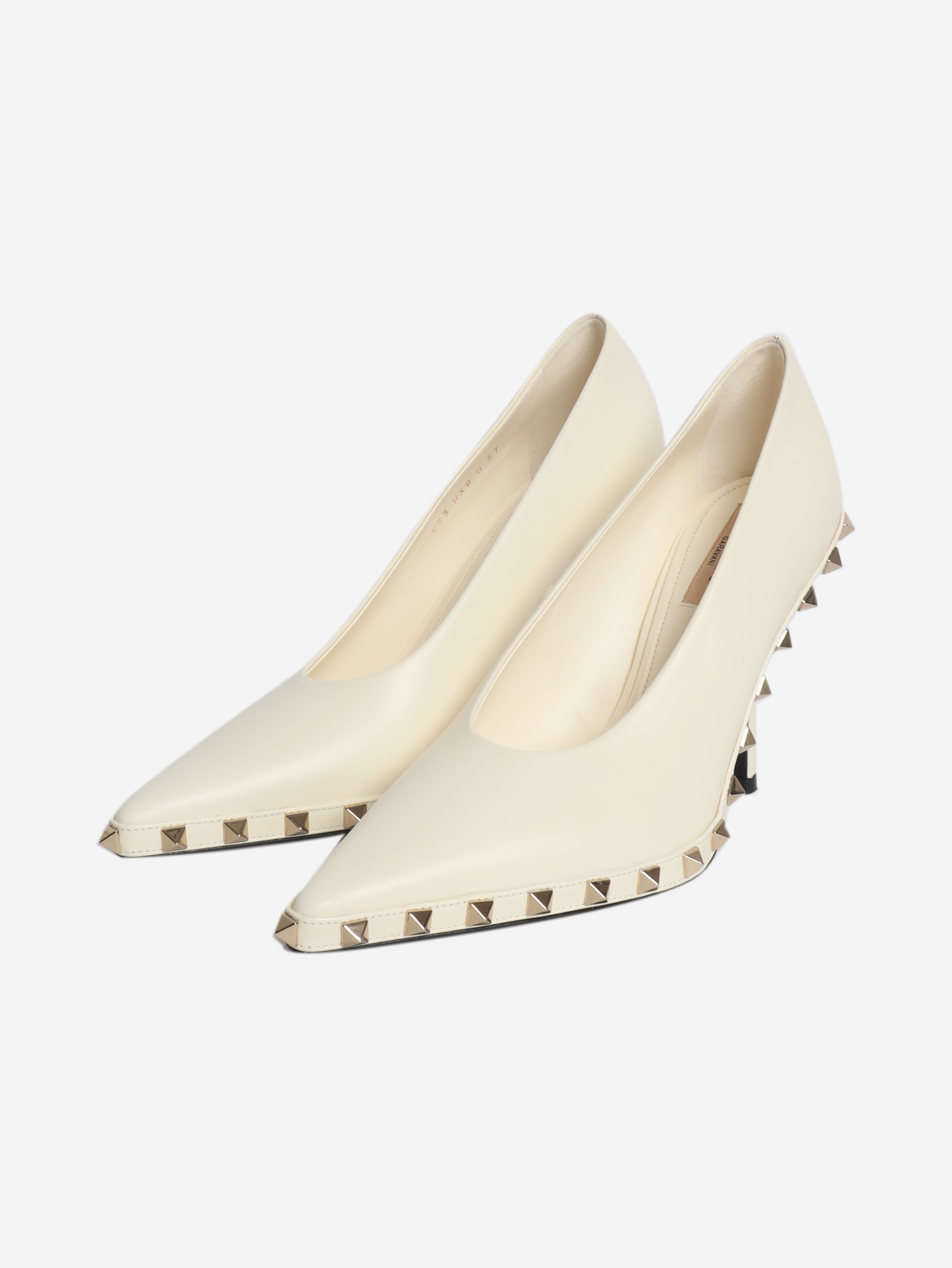 Cream Rockstud leather pumps - size EU 37