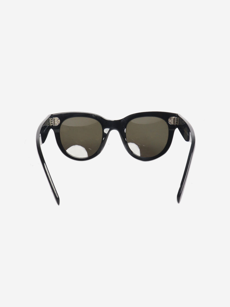 Black round-frame sunglasses