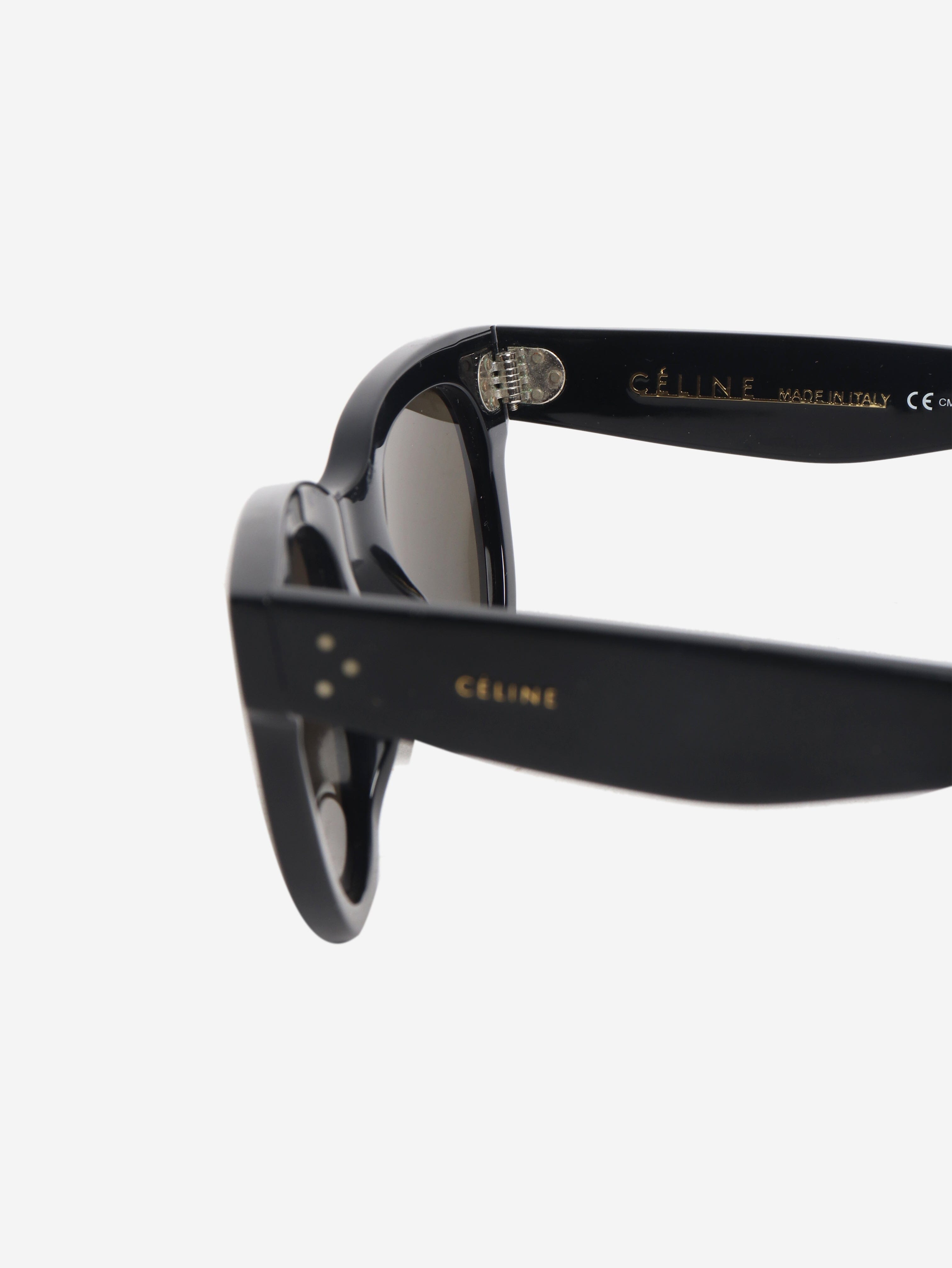 Black round-frame sunglasses