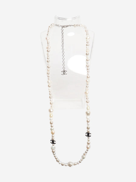 White CC faux-pearl necklace product image
