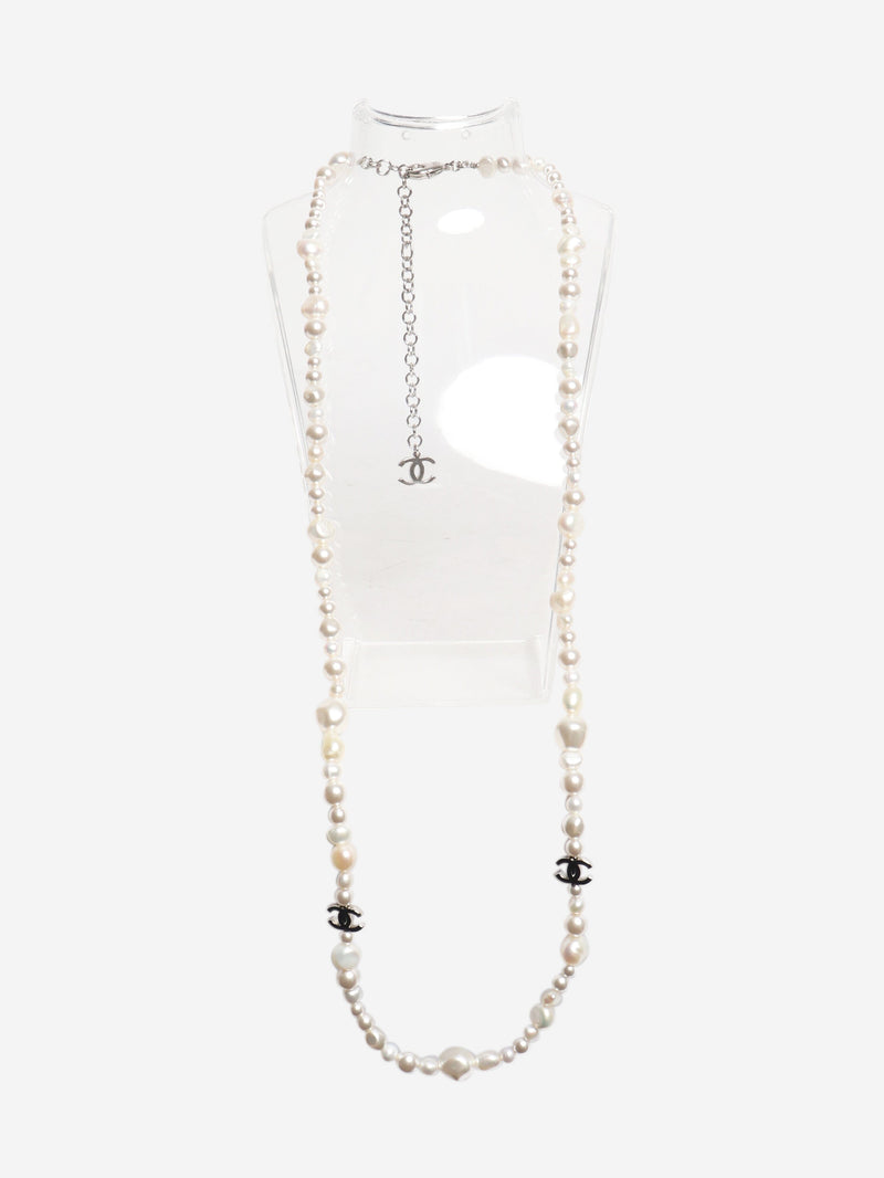 White CC faux-pearl necklace Necklaces Chanel 