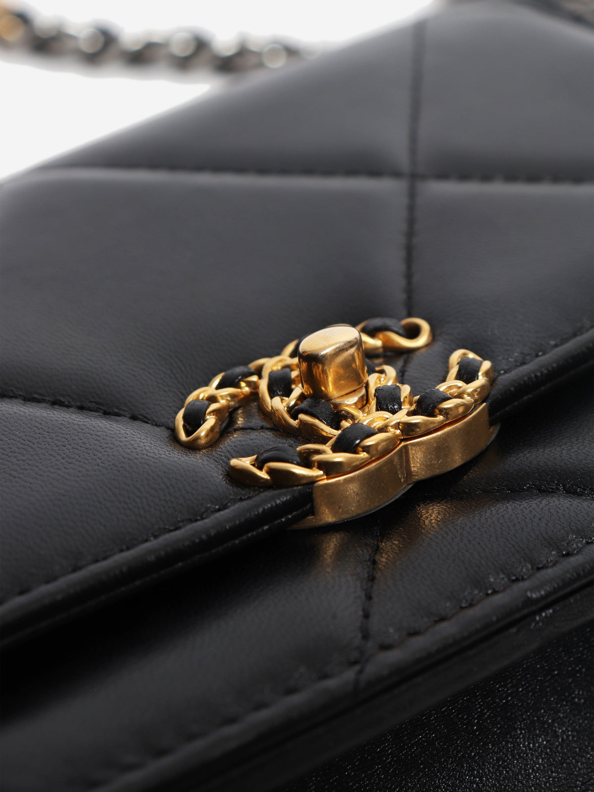 Black 19 Turnlock Wallet on Chain Cross-body bags Chanel 
