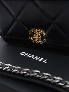 Black 19 Turnlock Wallet on Chain Cross-body bags Chanel 