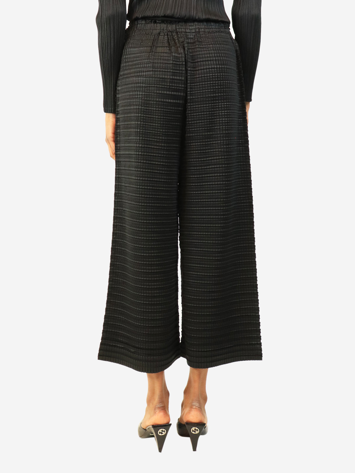 Black pleated trousers - size M