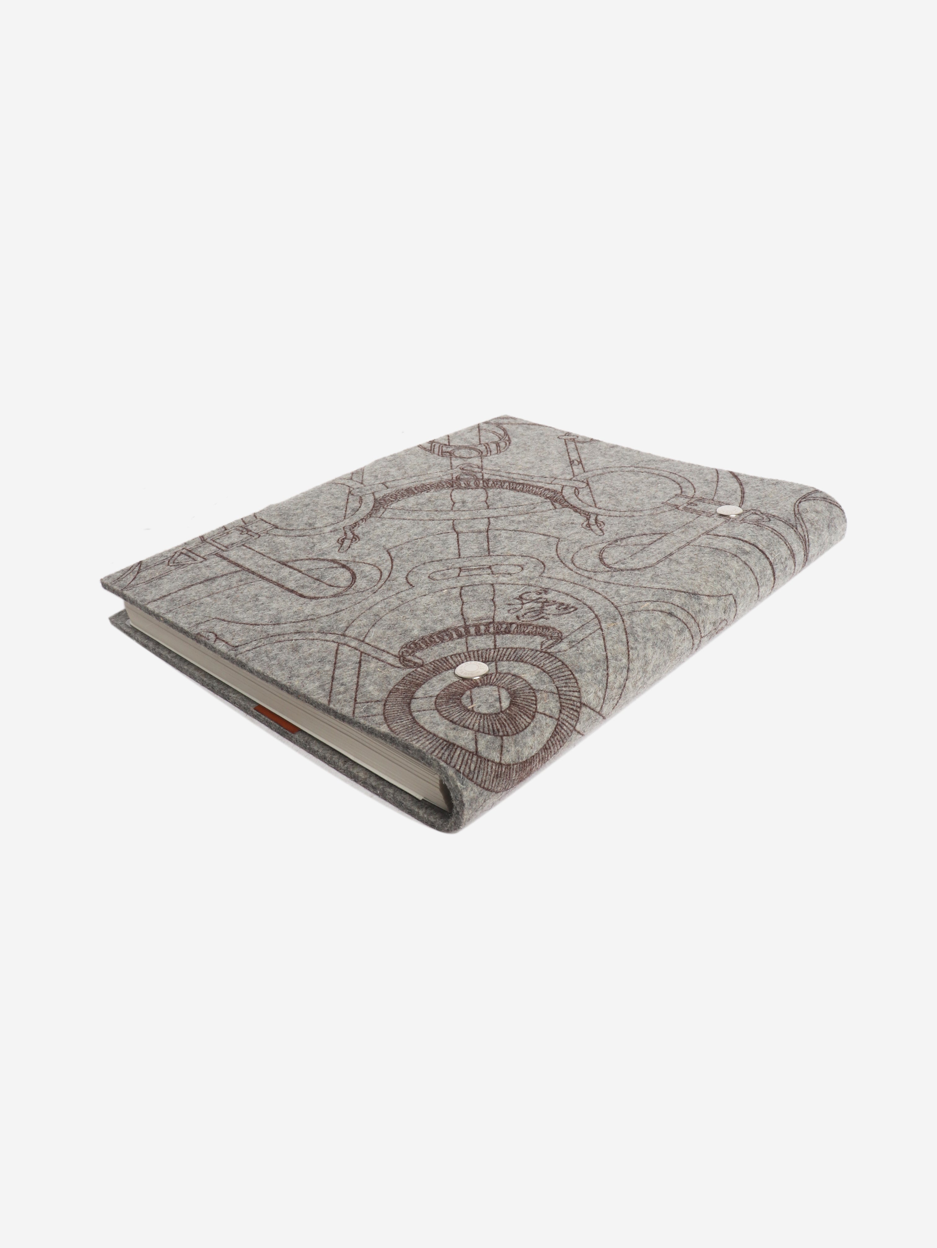 Grey Eperon d’Or felt notebook