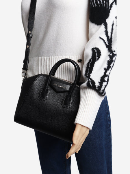 Black leather Antigona mini bag alternate image