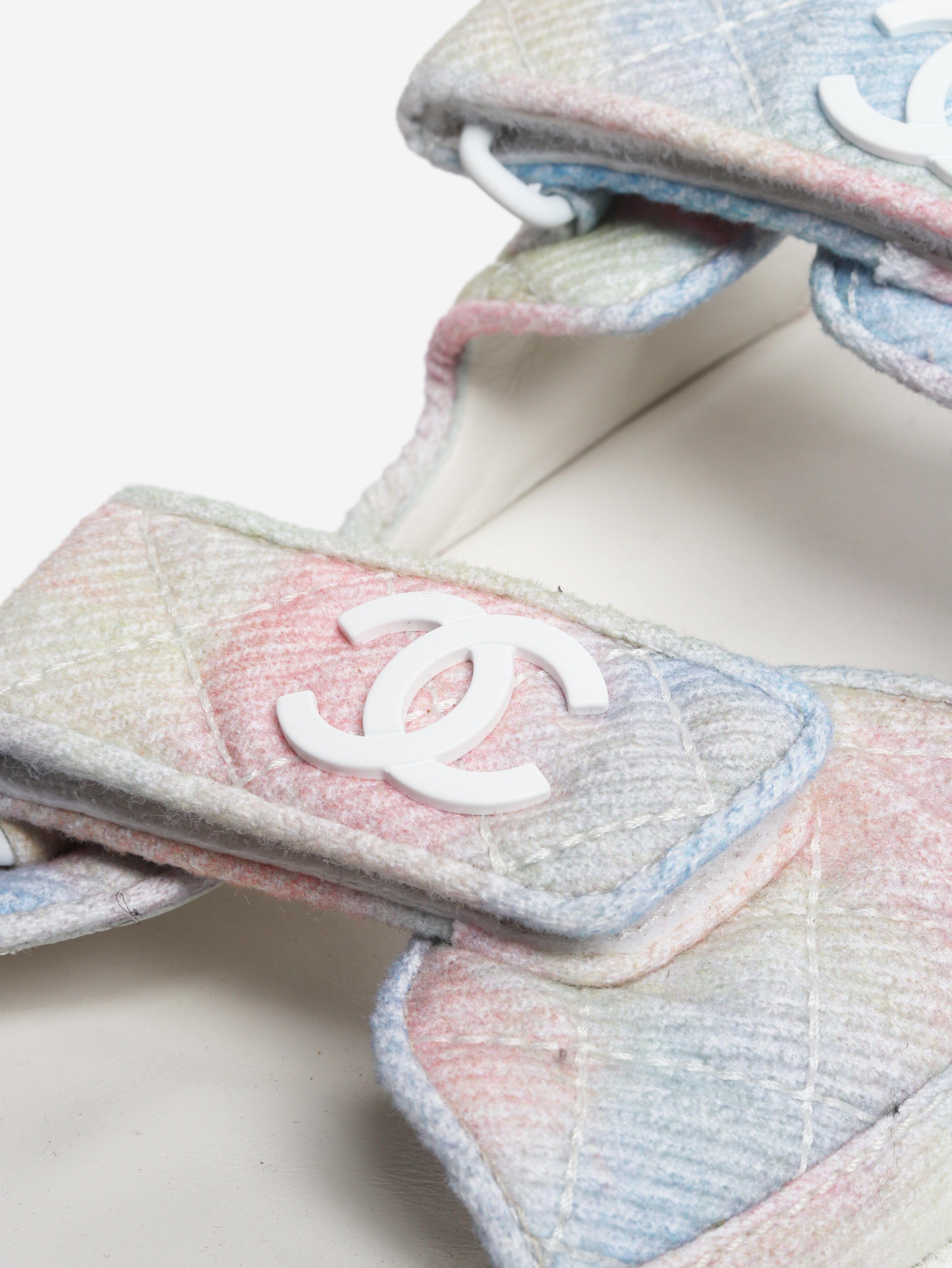Multicolour Cruise 2022 pastel quilted sandals - size EU 37.5 Flat Sandals Chanel 