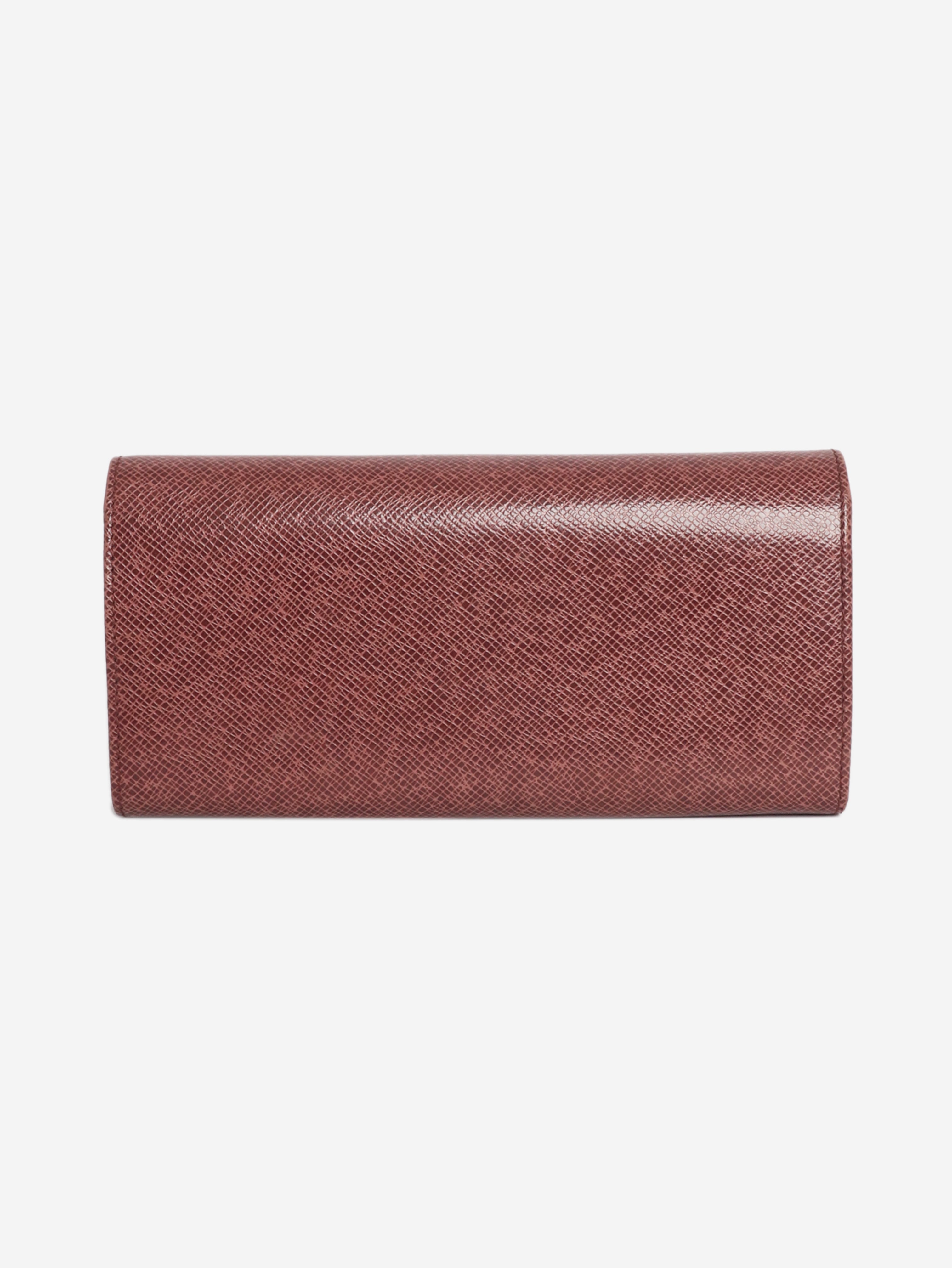 Pink leather textured wallet