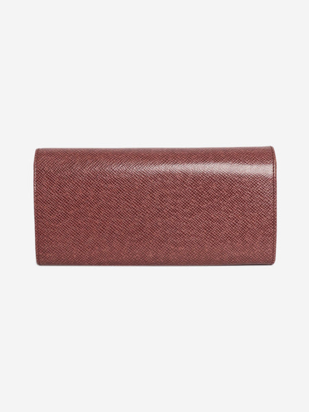 Pink leather textured wallet alternate image