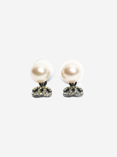 Brushed silver CC pearl drop earrings Jewellery Chanel 