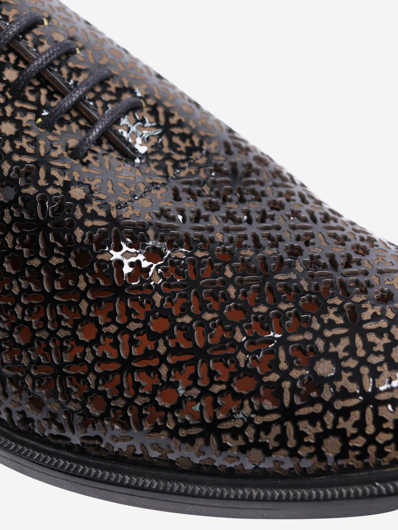 Black patent laser-cut shoes - size EU 37 Flat Shoes Clergerie 
