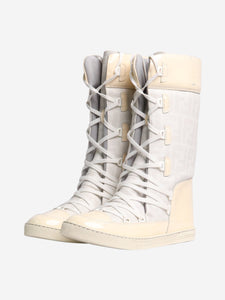 Fendi Cream monogram ski boots - size EU 39