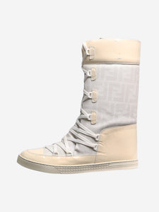 Fendi Cream monogram ski boots - size EU 39