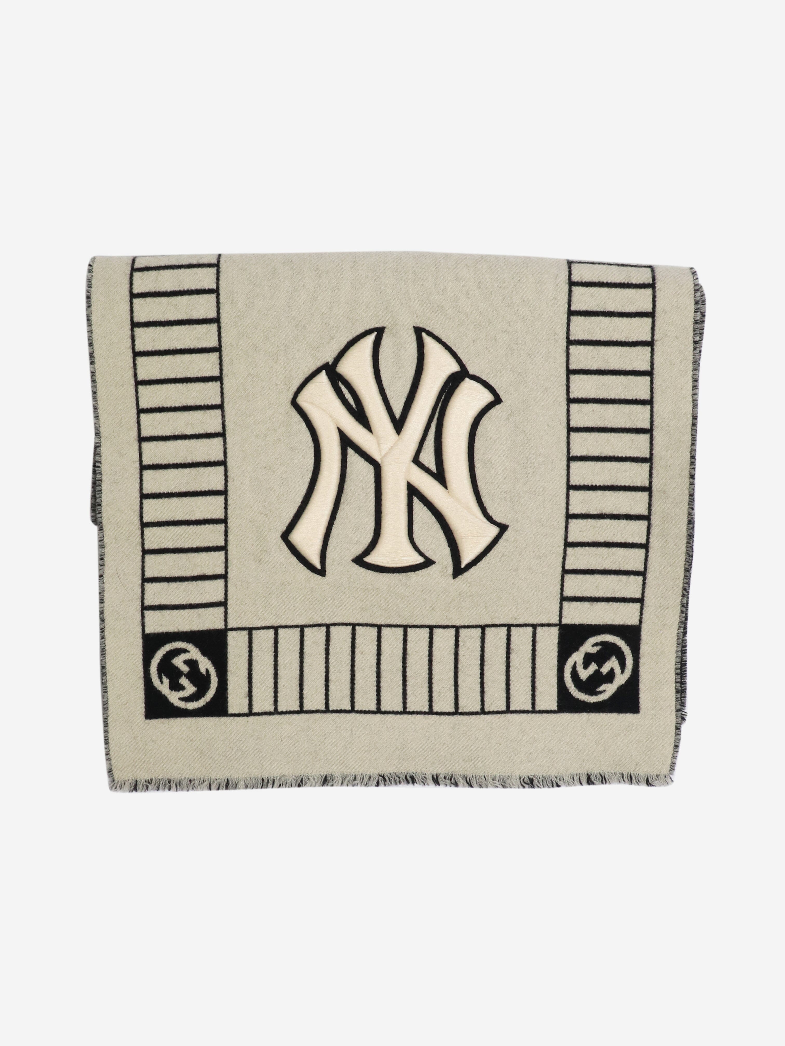 Black and ivory FW18 MLB New York Yankees scarf Scarves Gucci 