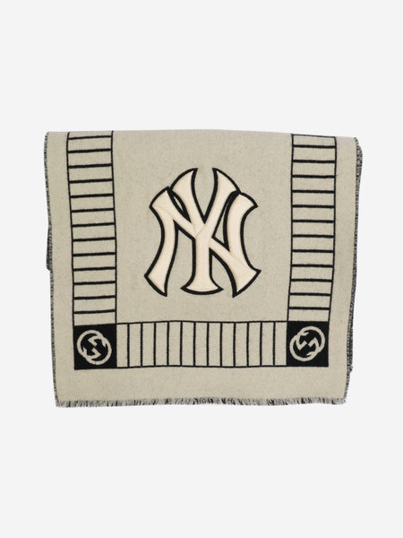 Black and ivory FW18 MLB New York Yankees scarf product image