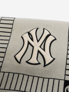 Black and ivory FW18 MLB New York Yankees scarf Scarves Gucci 