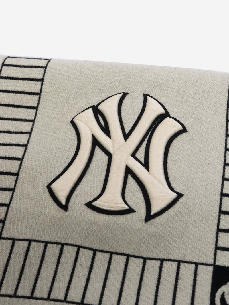 Black and ivory FW18 MLB New York Yankees scarf Scarves Gucci 