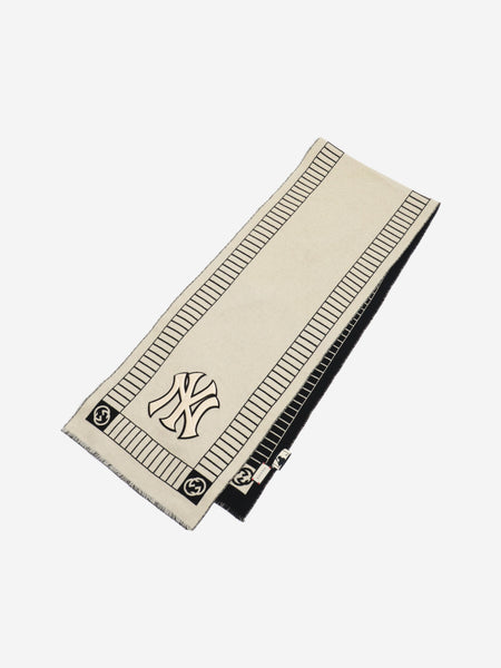Black and ivory FW18 MLB New York Yankees scarf alternate image