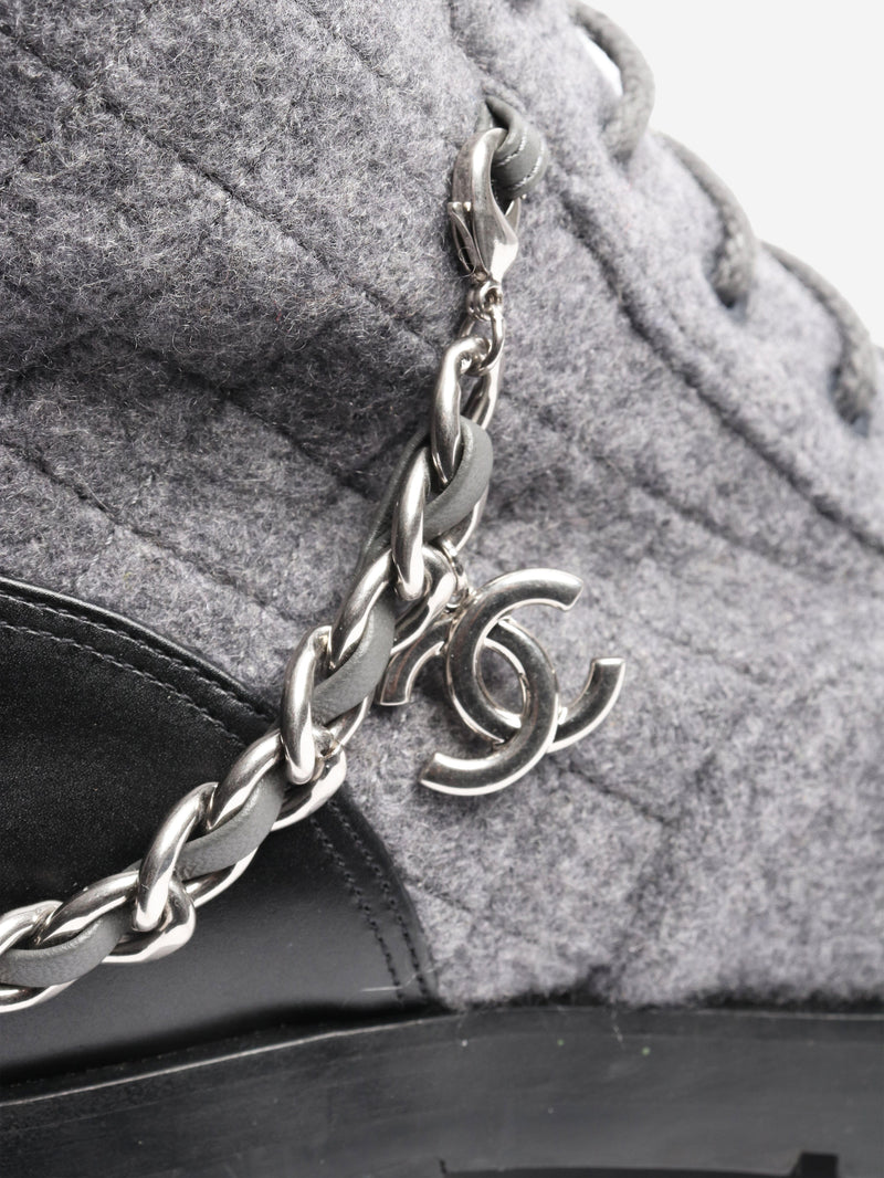 Black and grey quilted chain combat boots - size EU 38.5 Boots Chanel 