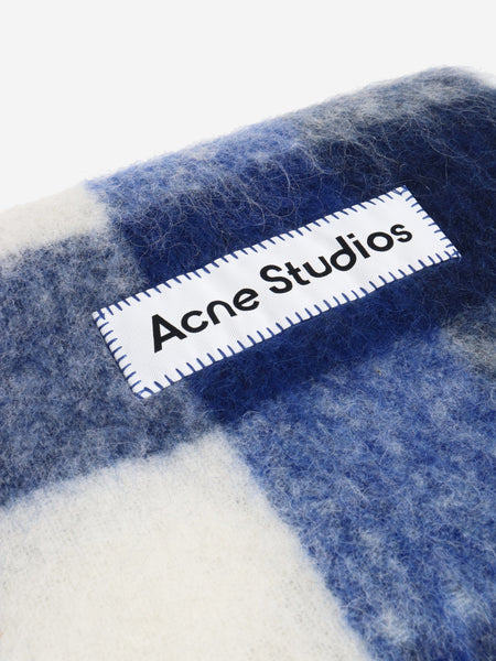 Blue Vally check scarf alternate image