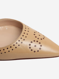 Manolo Blahnik Manolo Blahnik Beige lasercut pumps - size EU 36.5