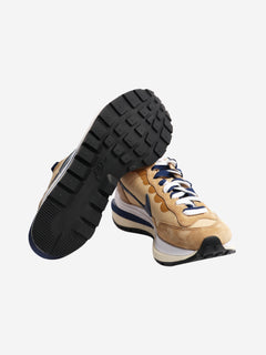Neutral VaporWaffle trainers - size EU 41 Trainers Sacai x Nike 