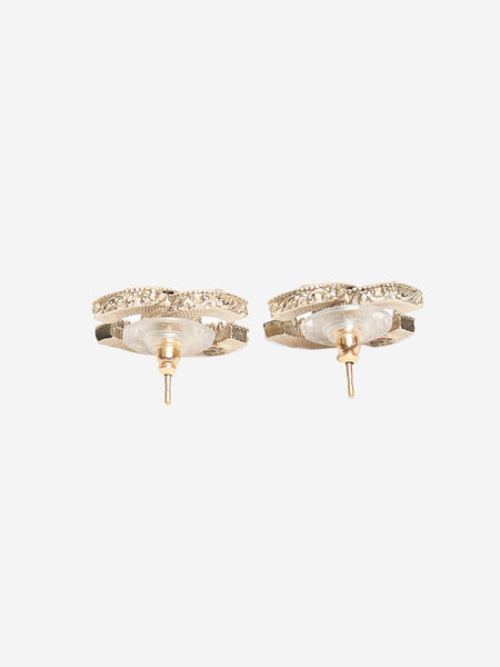 Gold and black CC chain-detail stud earrings alternate image