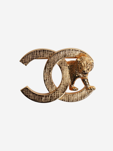 Gold CC lion brooch product image