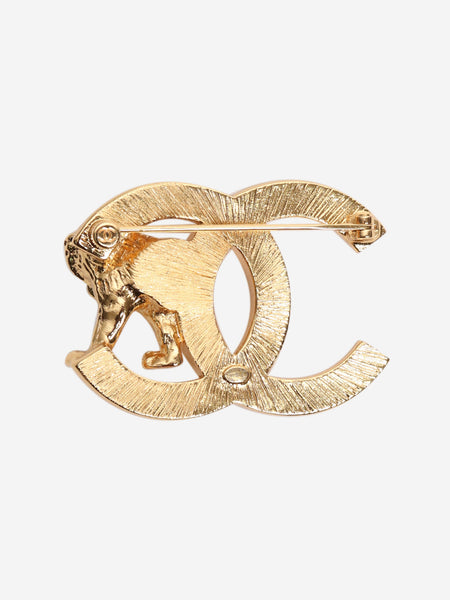 Gold CC lion brooch alternate image