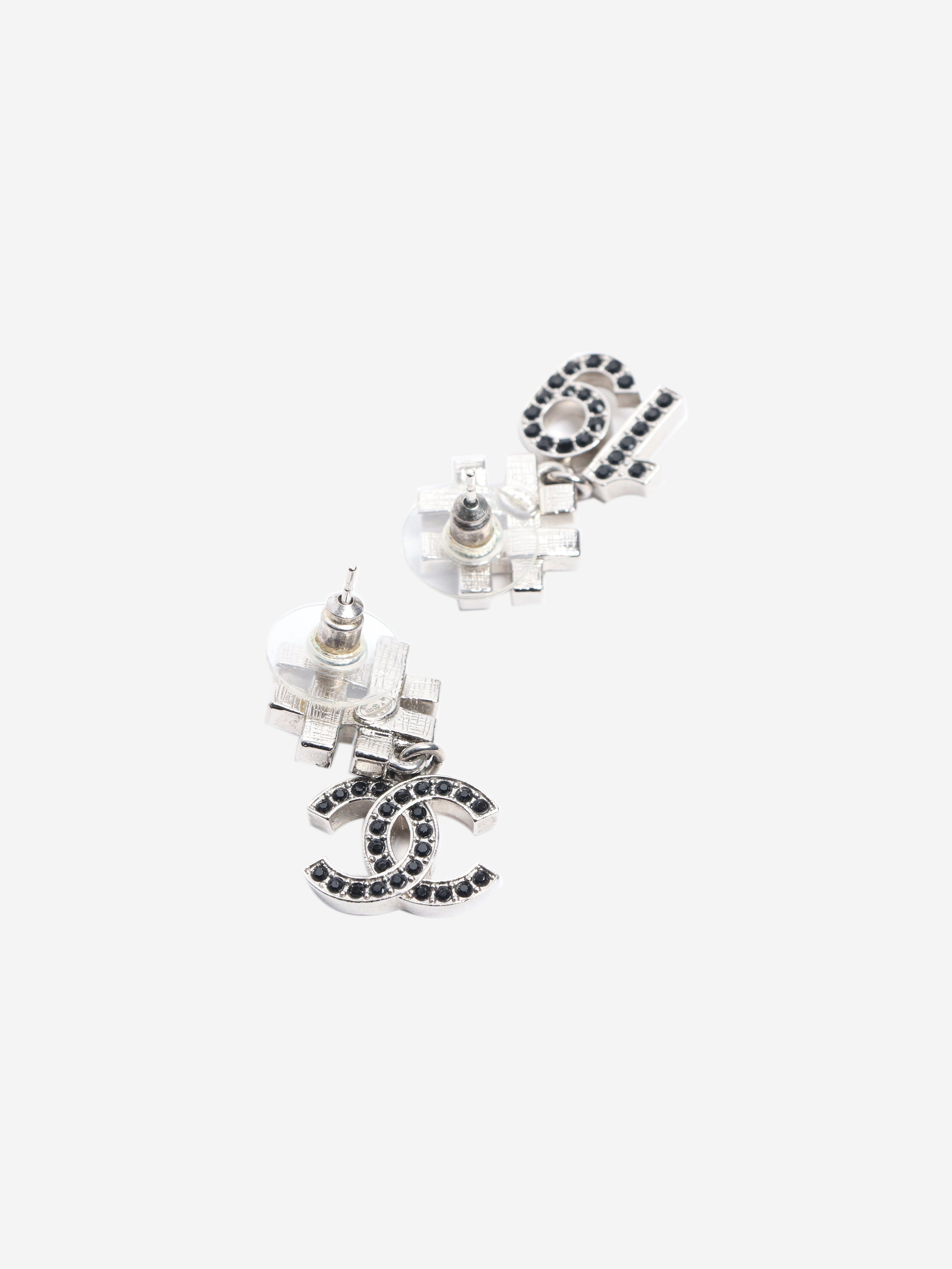 Silver and black CC 19 earrings Earrings Chanel 