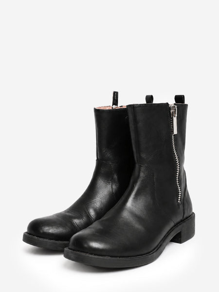 Black flat ankle boots - size EU 38 alternate image