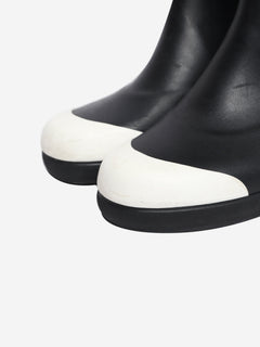 Black and white rubber logo rain boots - size EU 38 Boots Chanel 