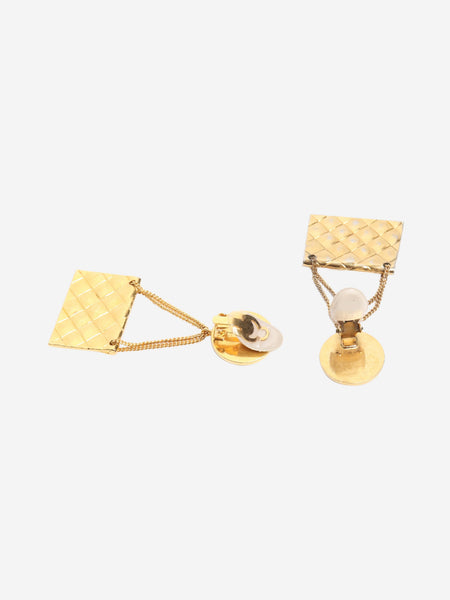 Gold Iconic CC Bag Motif 2.55 clip on earrings alternate image
