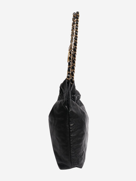 Black 22 caviar leather shoulder bag alternate image