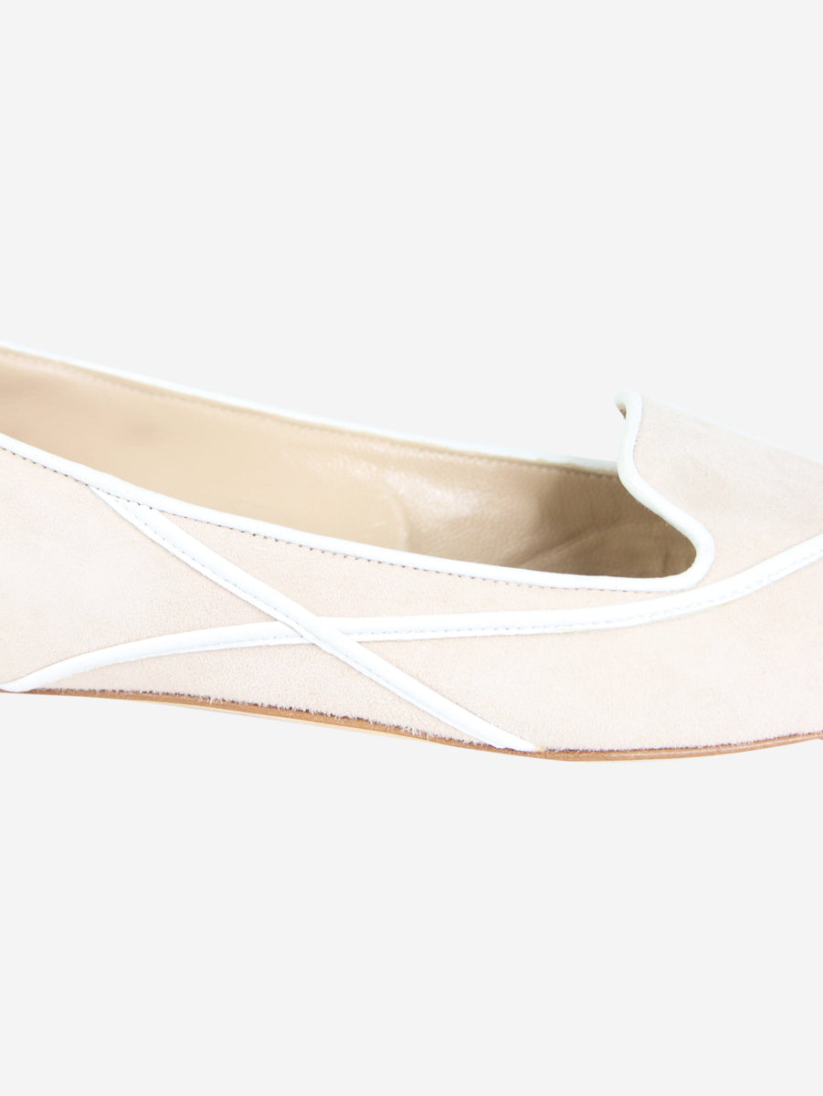 Neutral pre-owned Manolo Blahnik suede pointed toe flats | Sign of the ...