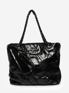 Black glazed leather pleated chain tote bag Shoulder bags Chanel 