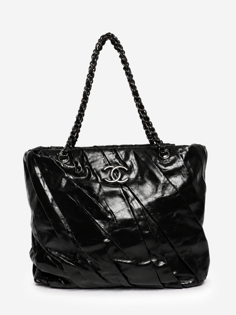 Black glazed leather pleated chain tote bag Shoulder bags Chanel 