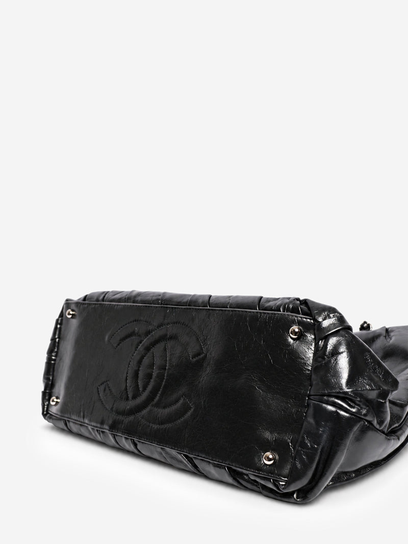 Black glazed leather pleated chain tote bag Shoulder bags Chanel 