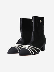 Chanel Black leather pearl boots - size EU 38.5 (UK 5.5)