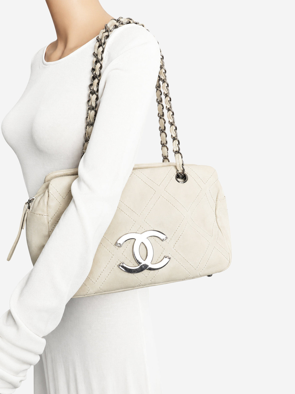 Cream 2006 leather diamond-stitched CC bowling bag Top Handle Bags Chanel 