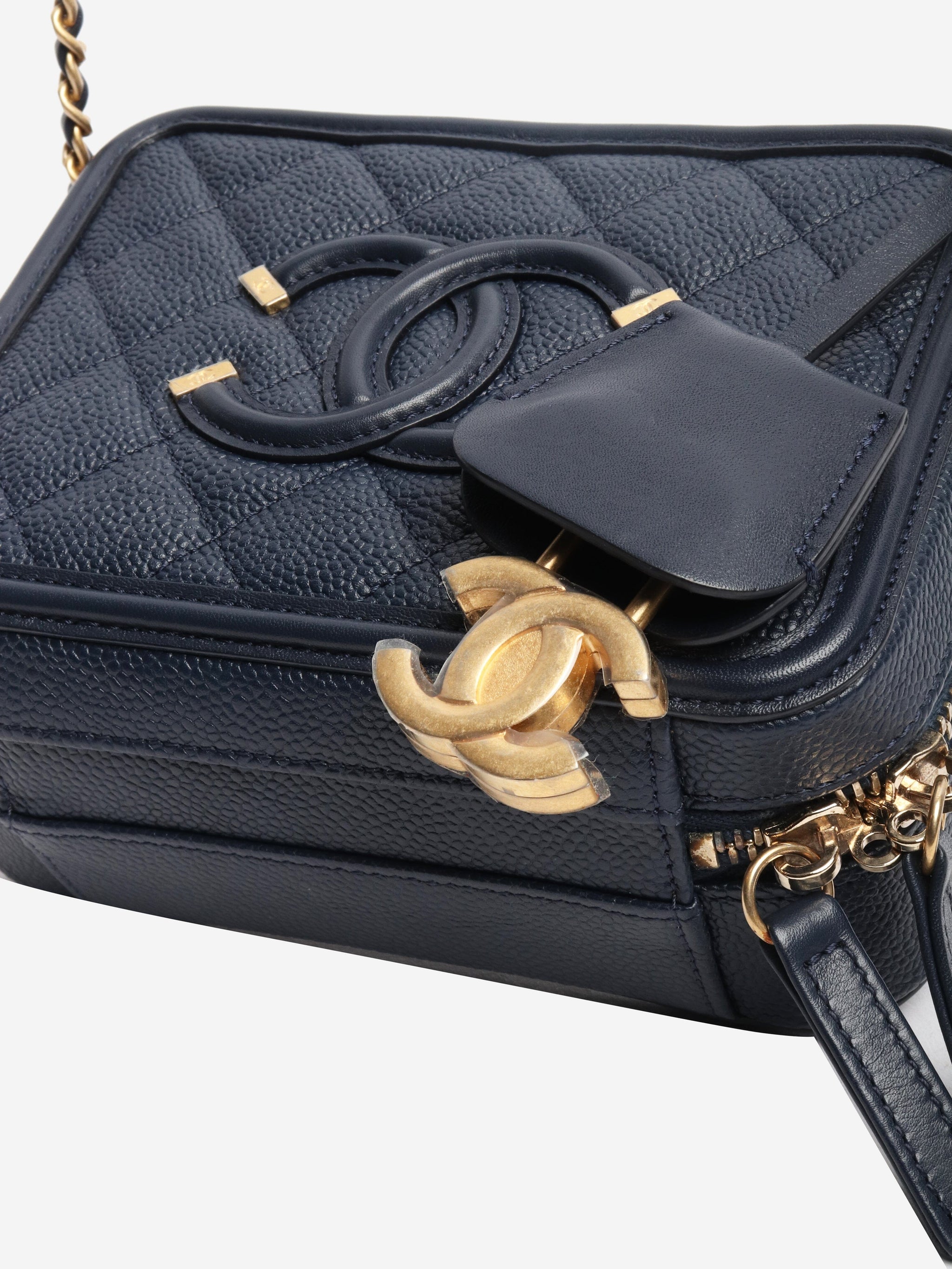 niji様CHANEL ショルダーバッグ ハンドルが高級感溢れるデザイン♪】CHANEL ショルダーバッグ (CHANEL