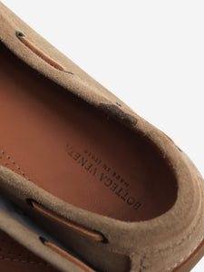 Bottega Veneta Neutral suede boat shoes - size EU 38.5 (UK 5.5)