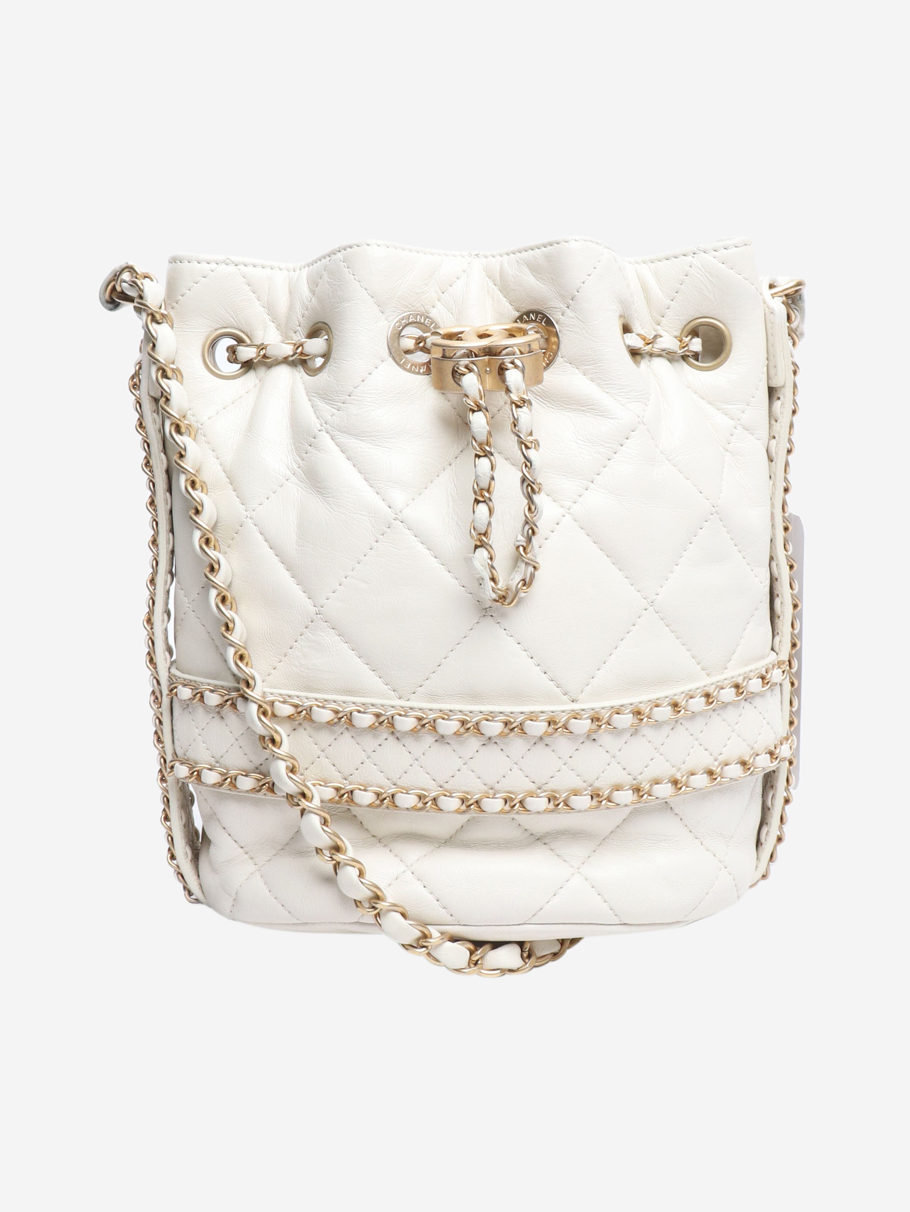 Chanel Shoulder bags - size Shoulder bags Chanel 