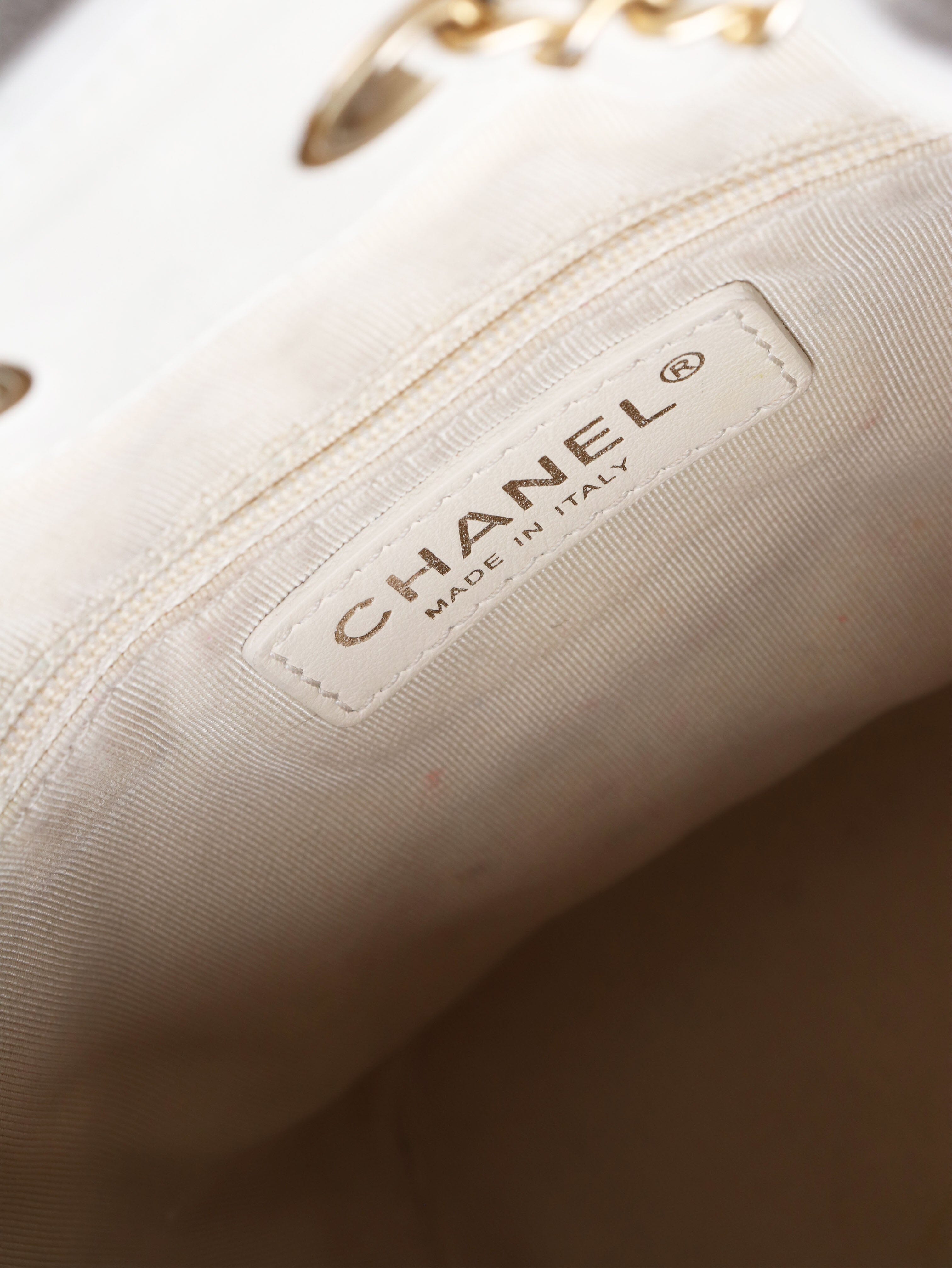 Chanel Shoulder bags - size Shoulder bags Chanel 