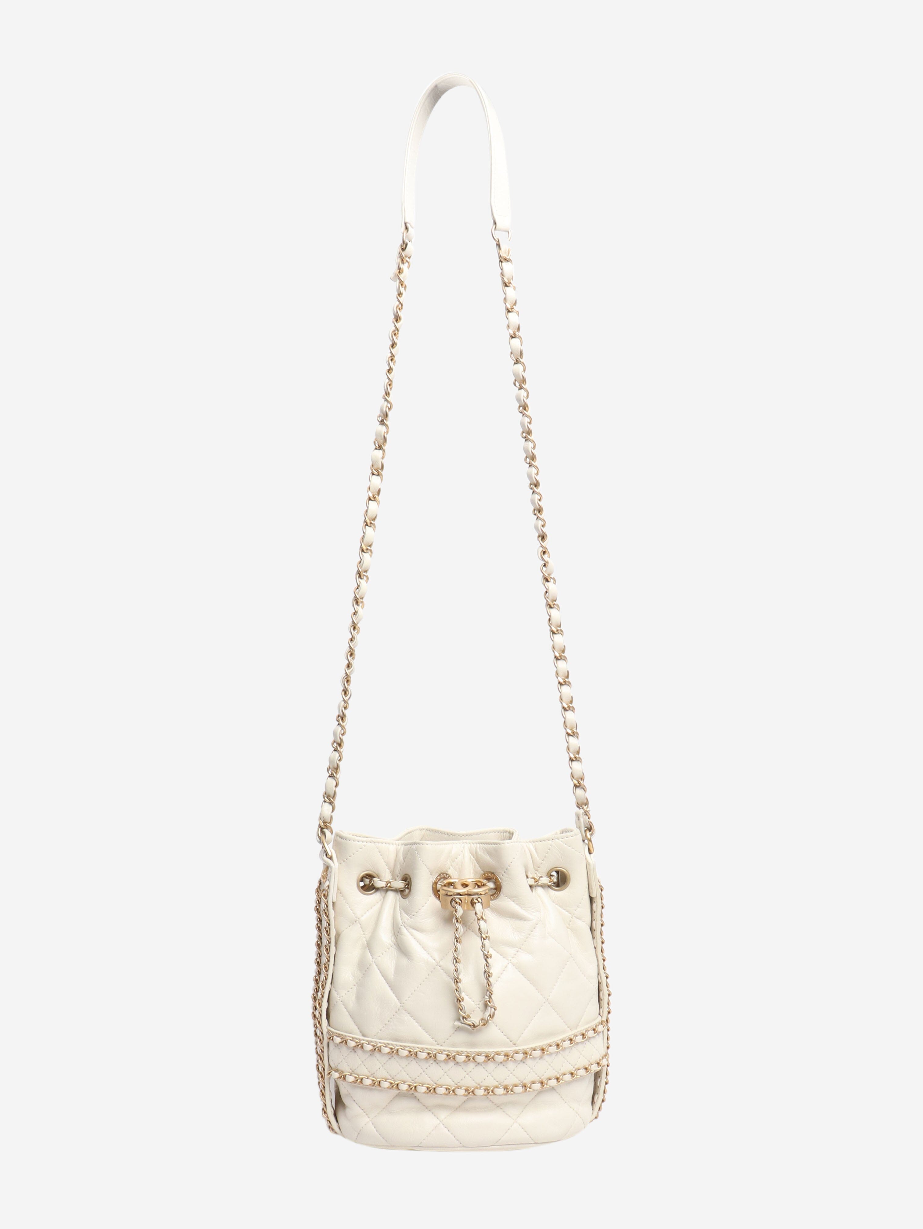 Chanel Shoulder bags - size Shoulder bags Chanel 