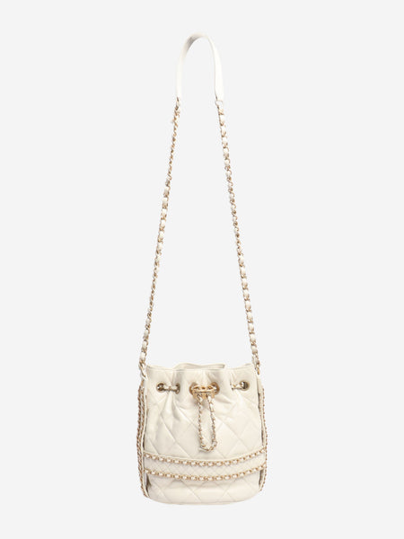 White 2019 lambskin quilted bucket bag alternate image