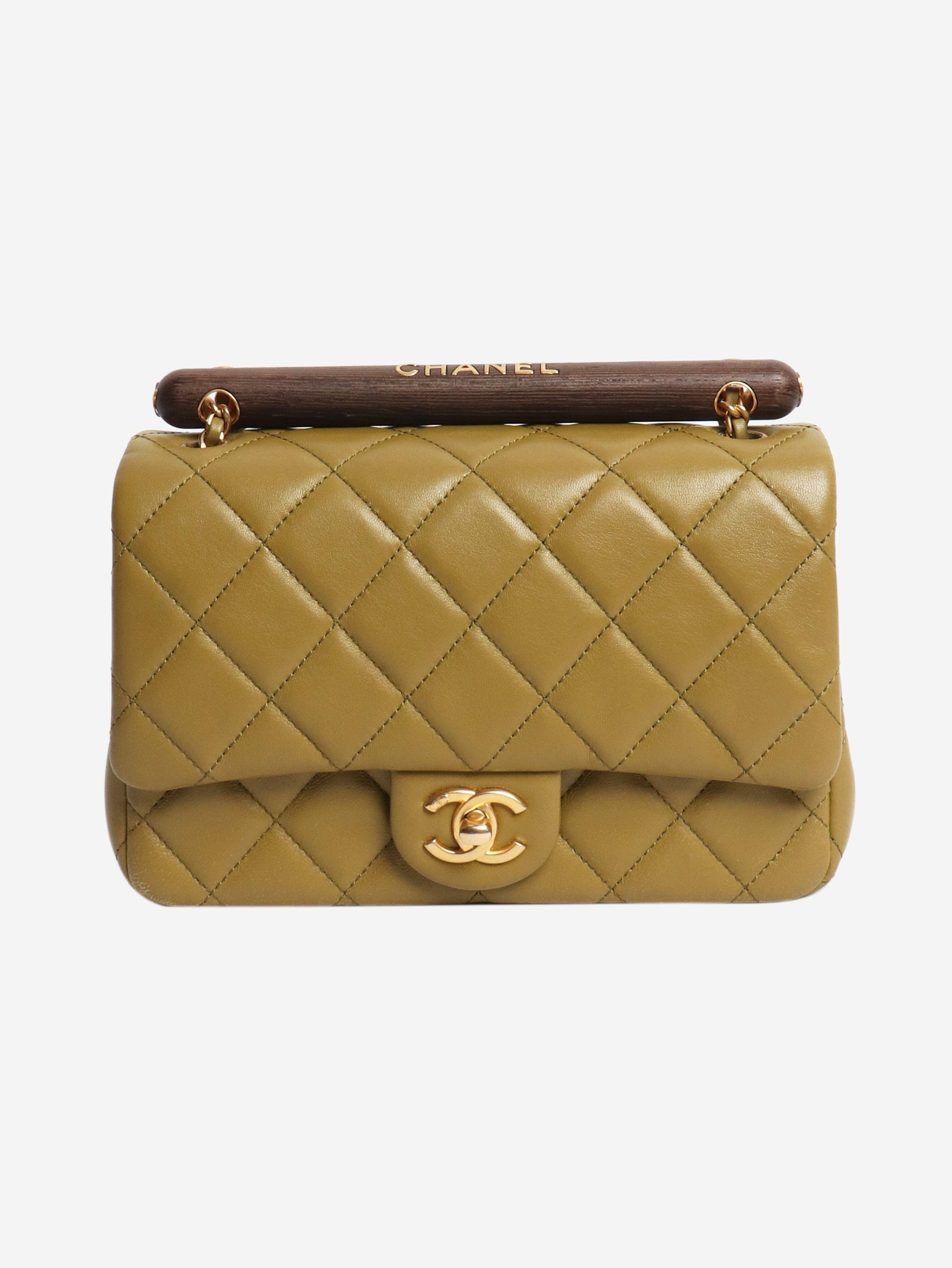 Chanel pre-owned green lambskin flap bag with a wooden handle