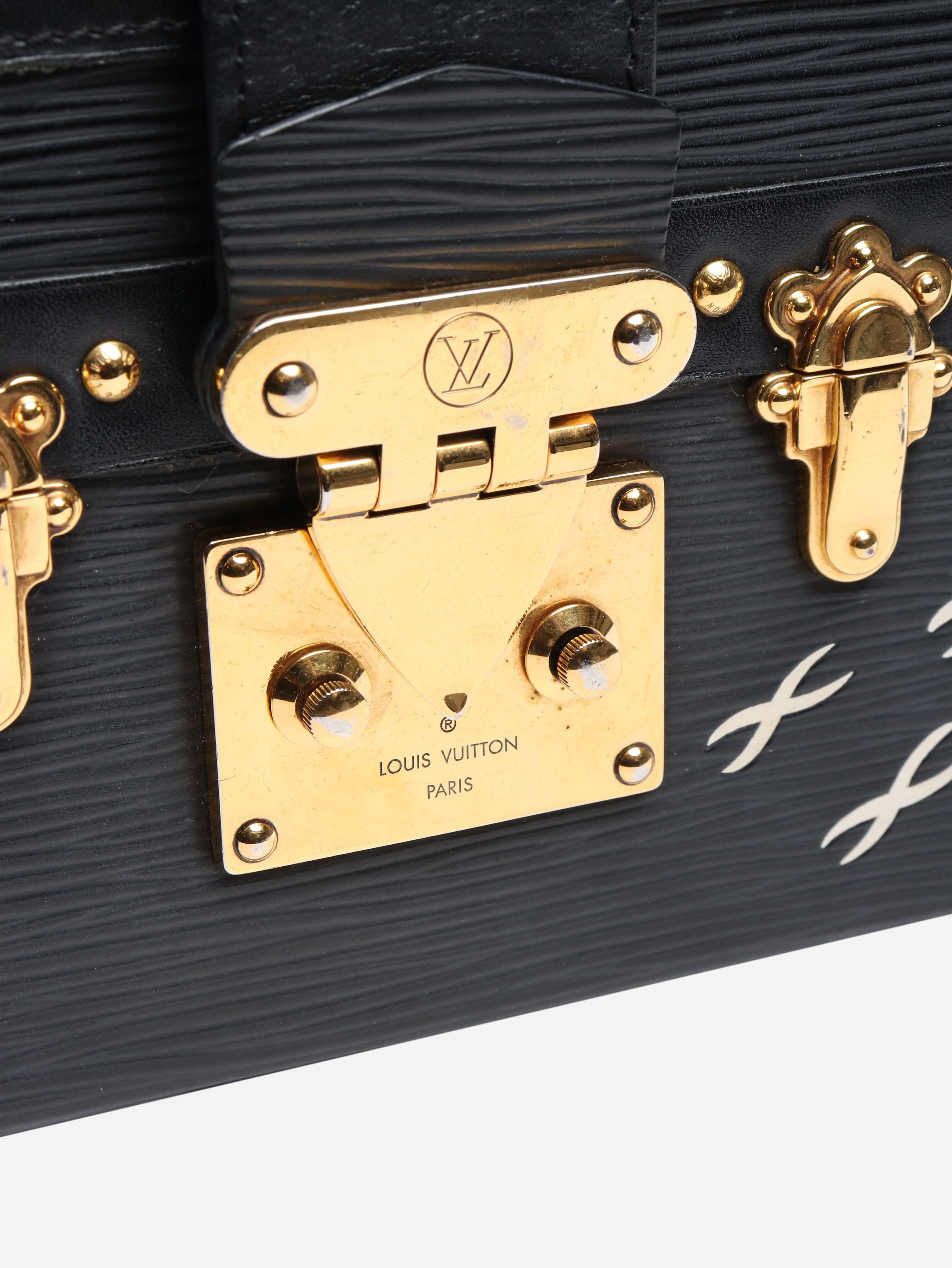 Louis Vuitton Shoulder bags - size Shoulder bags Louis Vuitton 