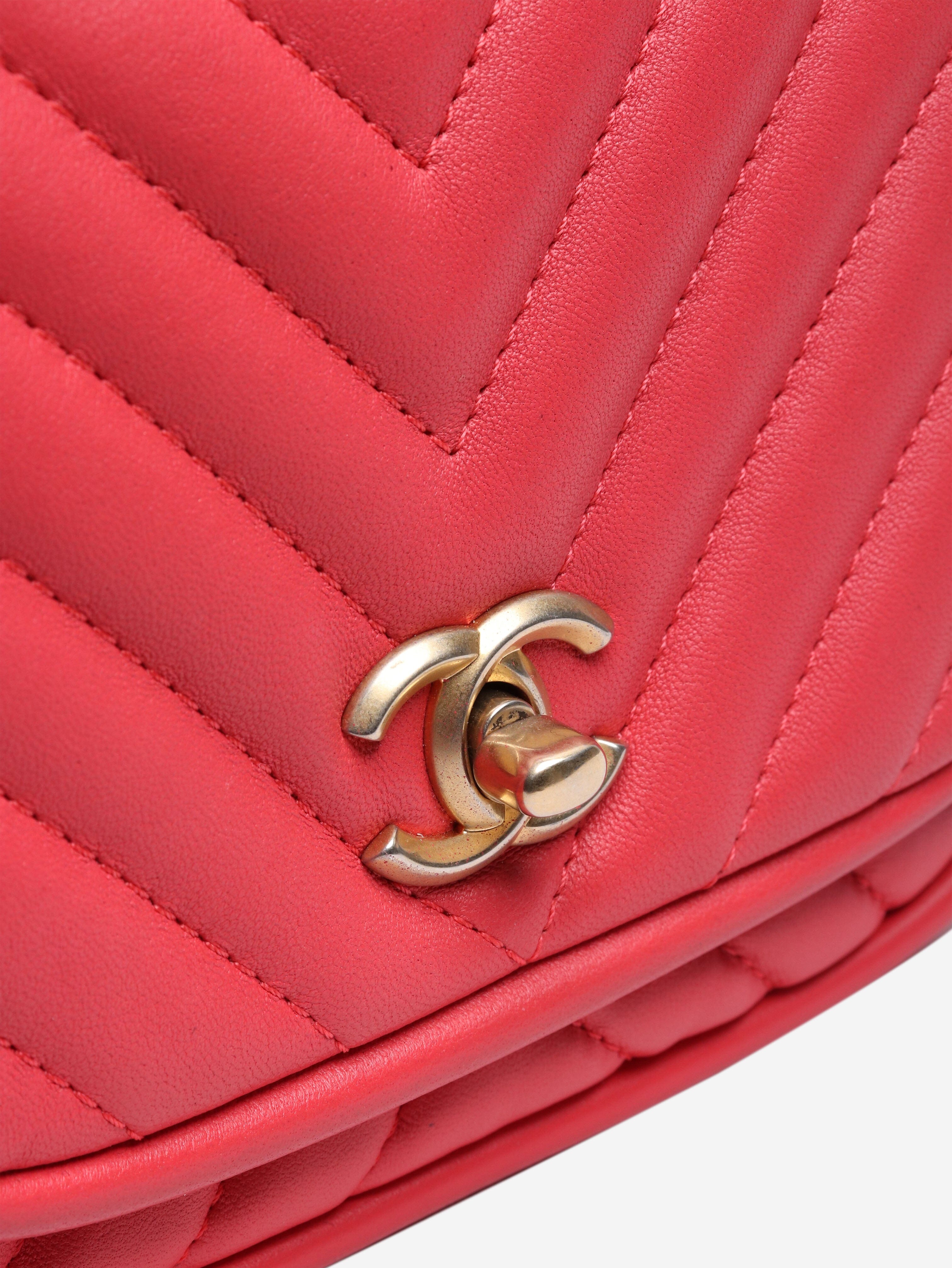 Pink 2017 chevron v-stitch lambskin shoulder bag Shoulder bags Chanel 